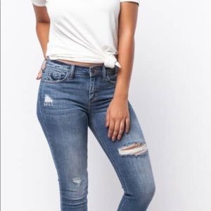 MID-RISE DISTRESSED ANKLE JEANS 👖*MAKE AN OFFER*